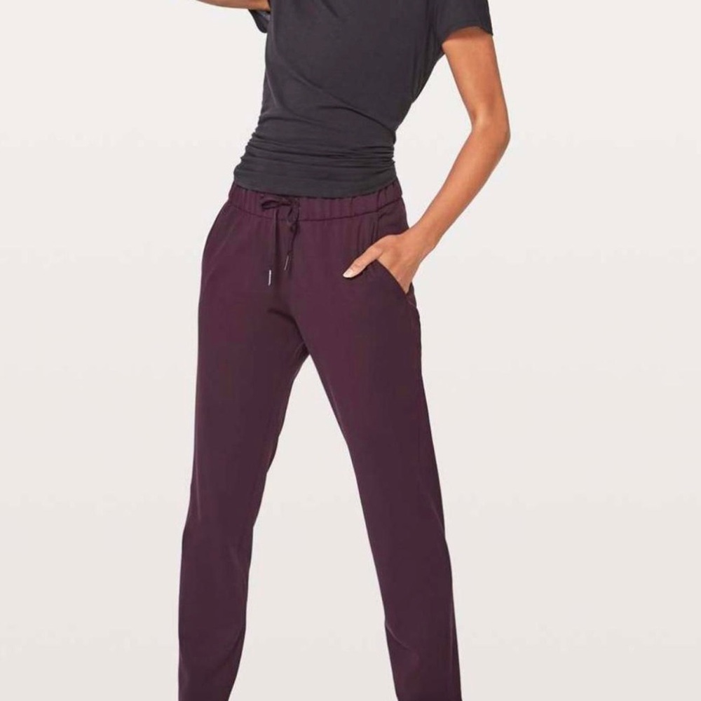 lululemon athletica Women's On The Fly in Plum
